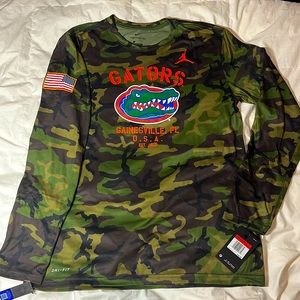 NWT Jordan Nike Florida Gators Long Sleeve Size Large L Camouflage Fir Green